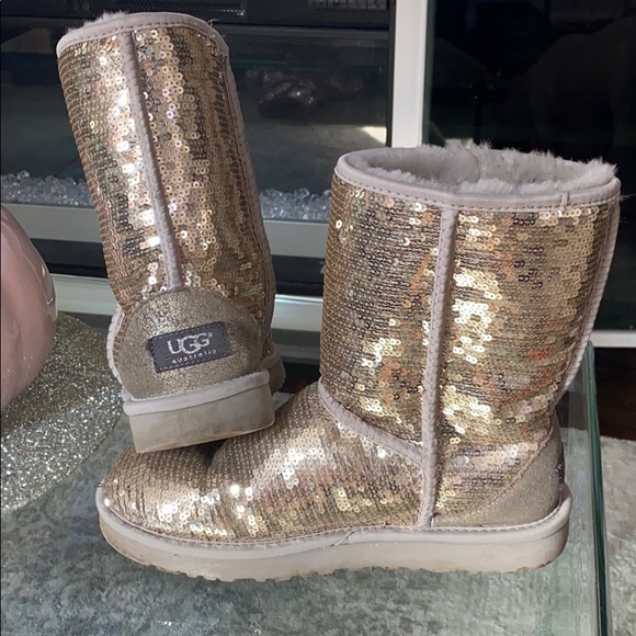 ✨Silver Sequin Uggs✨ - Picture 1 of 3